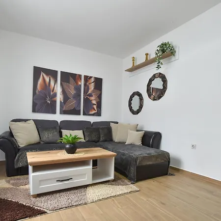 Stan Stari Grad Apartment